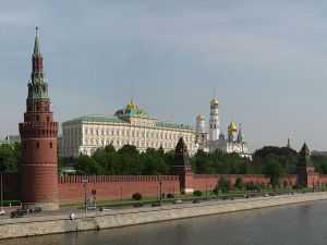 800px-Moscow_Kremlin_from_Kamenny_bridge-1